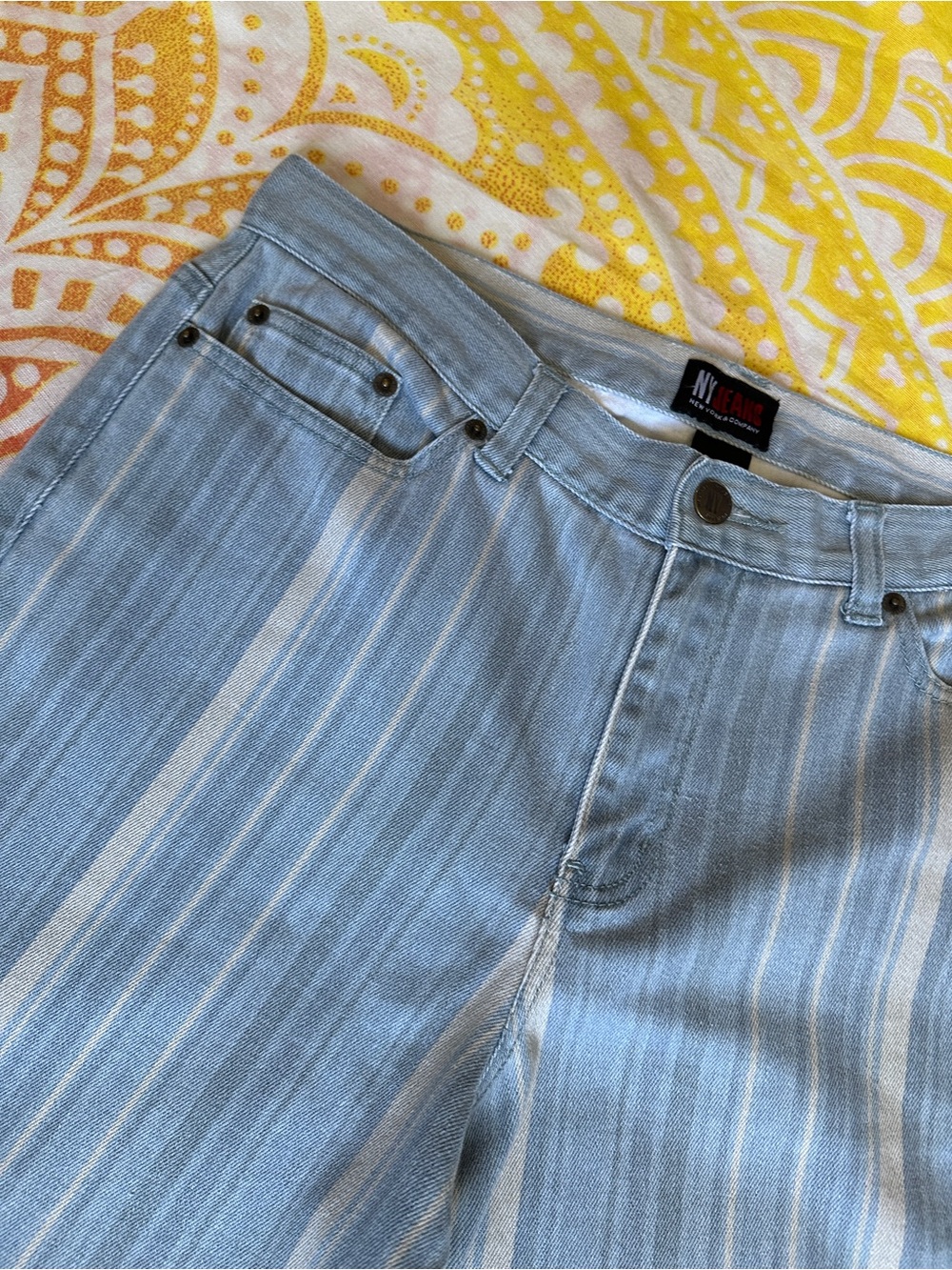 Vintage - New York & Company Light Blue / Ivory wide leg Jeans ๐ - Picture 7 of 15
